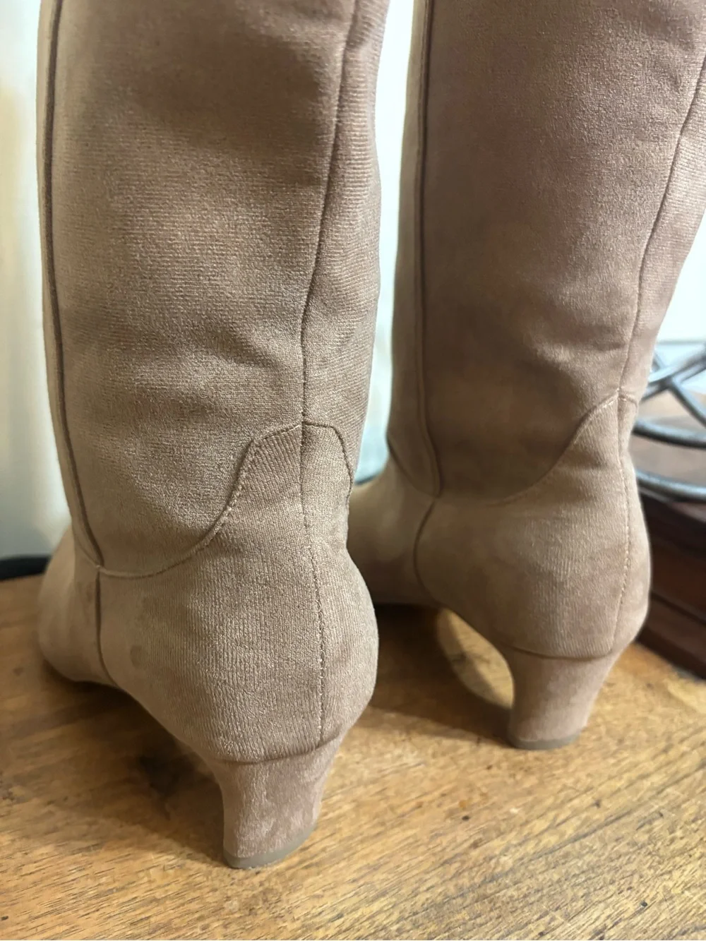 Luka by BILLINI Taupe Faux Suede Knee High Boots Pointed Toe Size 8 New Like